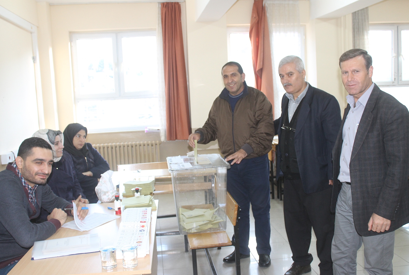 Mardin’de oy verme işlemi başladı